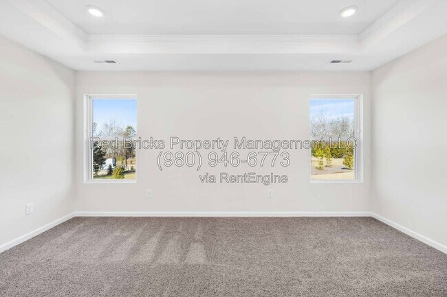 Building Photo - 4053 Lawnview Dr