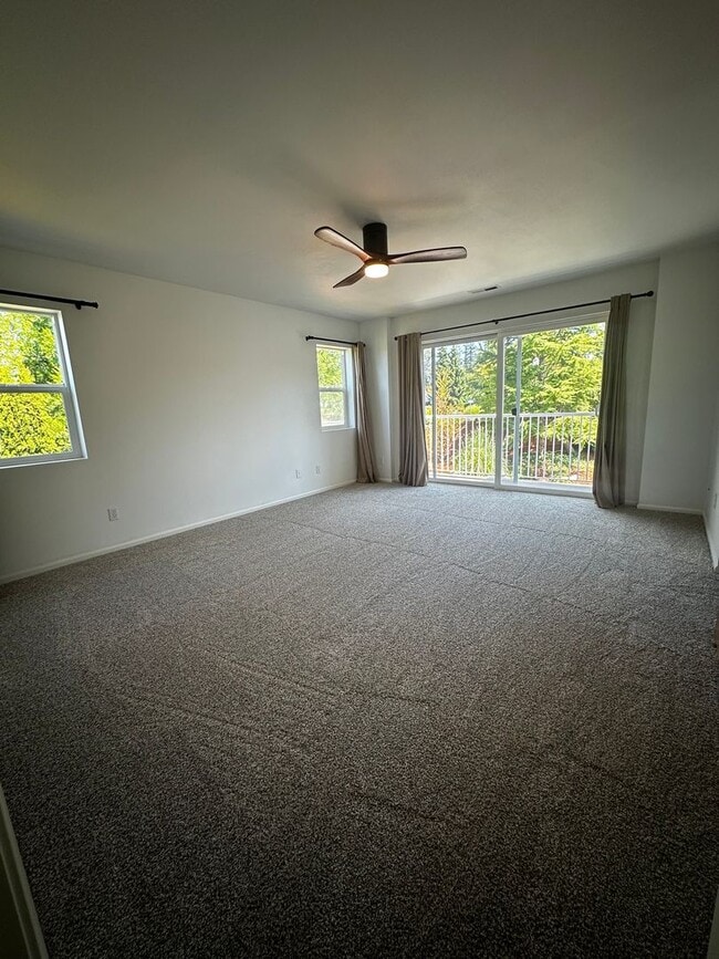 Building Photo - Gorgeous 4 Bedroom Lake Stevens Home in Cr...