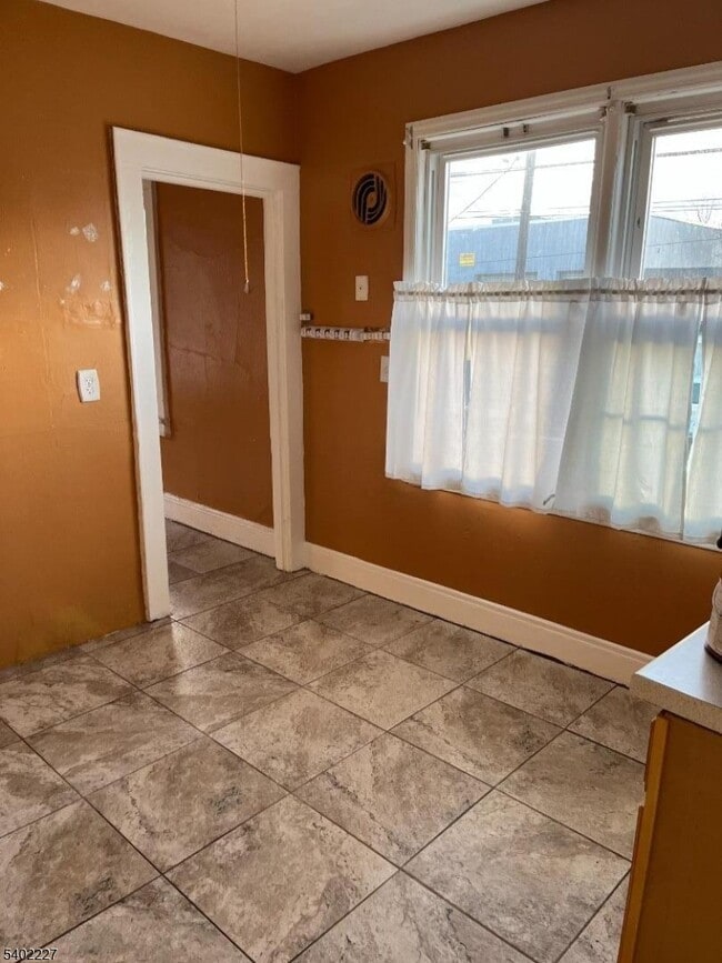 Building Photo - 762 Ogden St