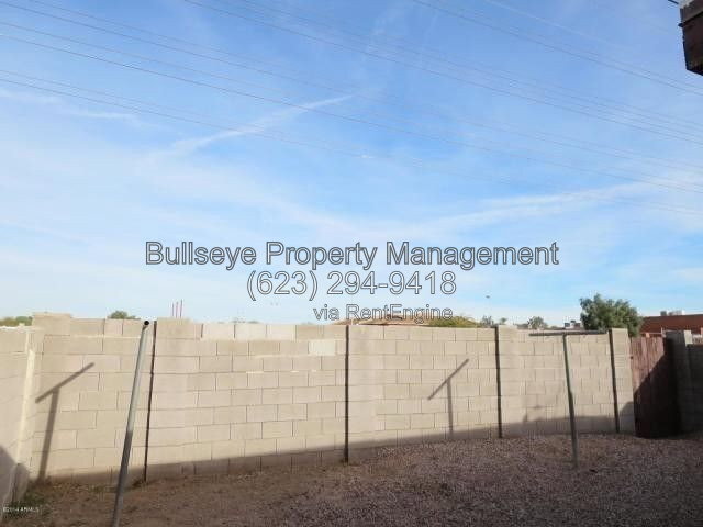 Building Photo - 1901 S Farmer Ave