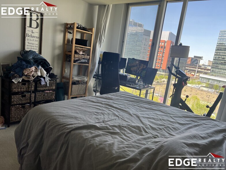 Building Photo - 2 Earhart St