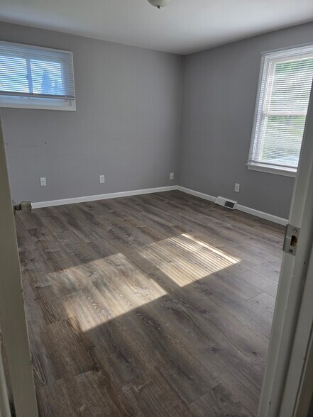 Building Photo - 4118 Highview Pky