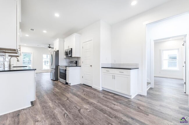 Building Photo - 100 Leisure Pointe Rd