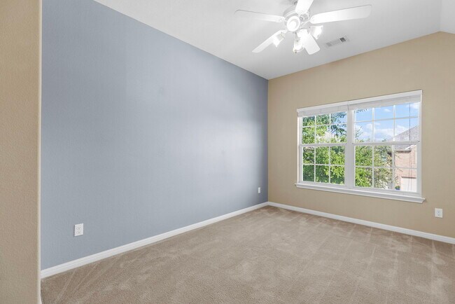 Building Photo - 2406 Sweetwater Ln