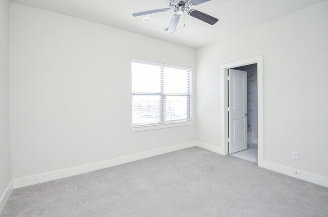 Building Photo - 1103 Fuschia Rd