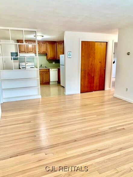 Building Photo - 69 Grove St