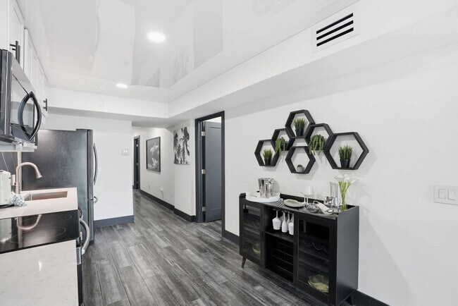 Building Photo - 8743 Thomas Dr