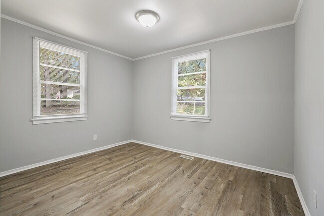 Building Photo - 1141 Acorn St