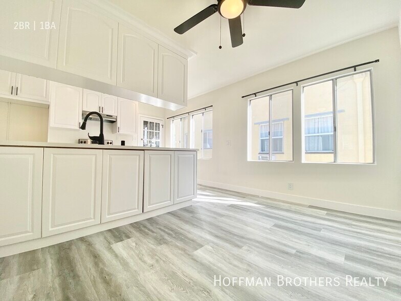 Building Photo - 441 1/2  N Hayworth Ave -A