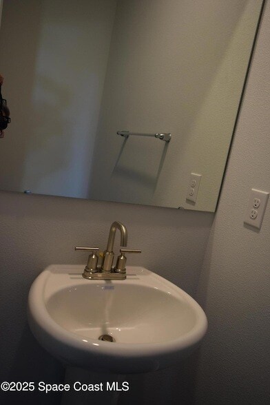 Building Photo - 3143 Fullerton Ave