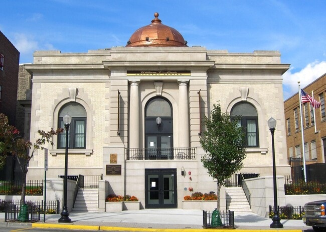 Building Photo - 620 38th St