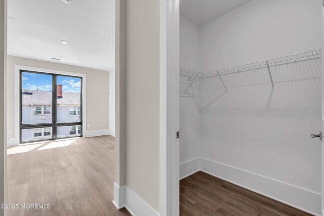Building Photo - 218 3rd Ave