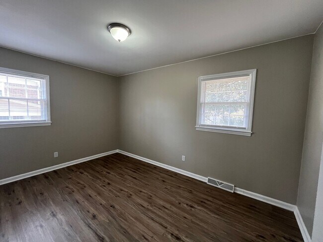 Building Photo - 4 Bedrooms, 1 Bathroom - Home in West Rome!