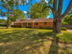 Building Photo - 908 Birch Dr