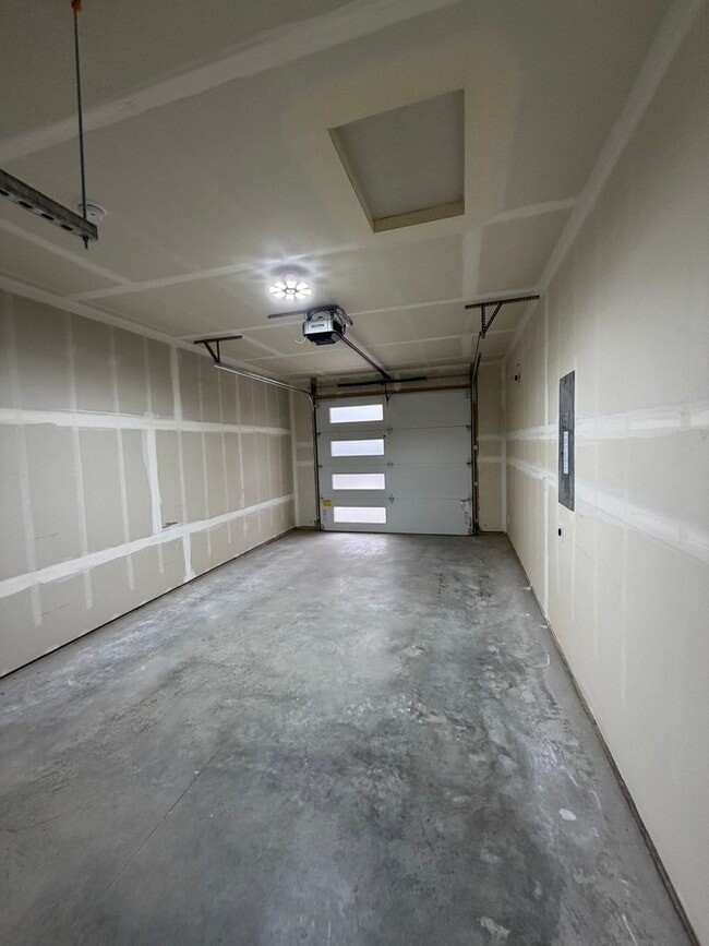 Building Photo - 2117 Carr Rd