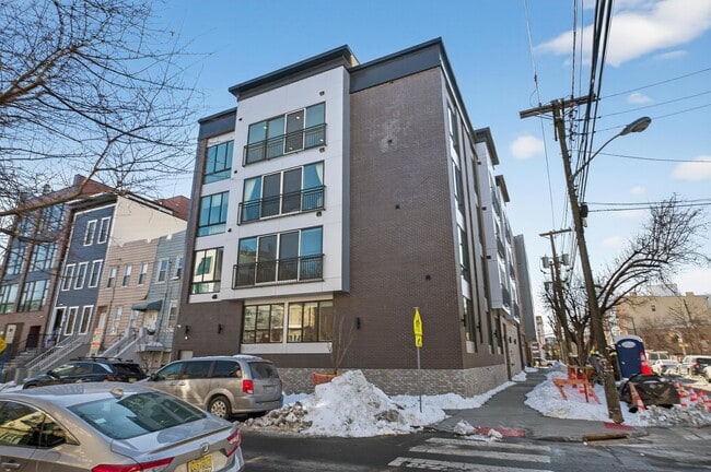 Building Photo - 160 Brunswick St