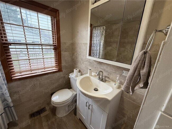 Building Photo - 217 Wolf Ave