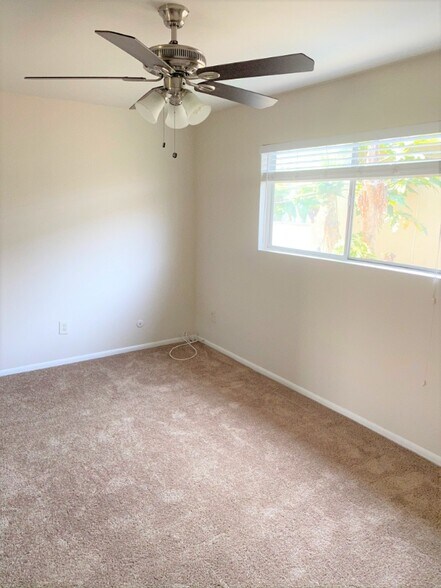 Building Photo - 973 Mission Dr