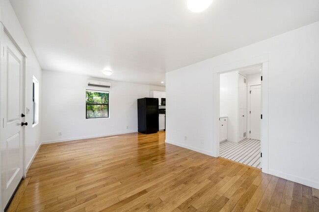 Building Photo - 1741 N Ave 46