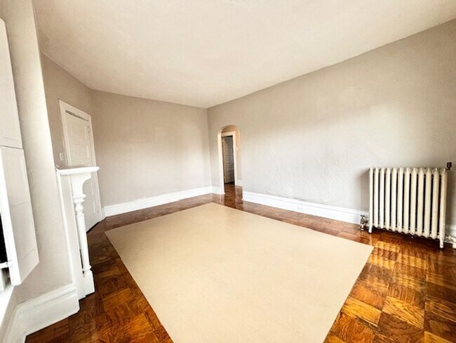 Building Photo - 732 8th St