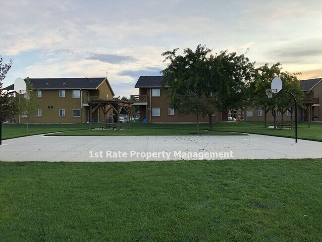 Building Photo - 872 N Bonsai Ln