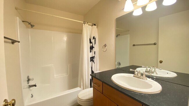 Building Photo - Beautiful Condo at The Reserve, About 2.3 Miles from the Plaza