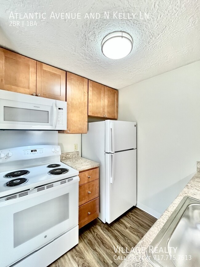 Building Photo - Newly-remodeled! Affordable 2-bed in Red L...