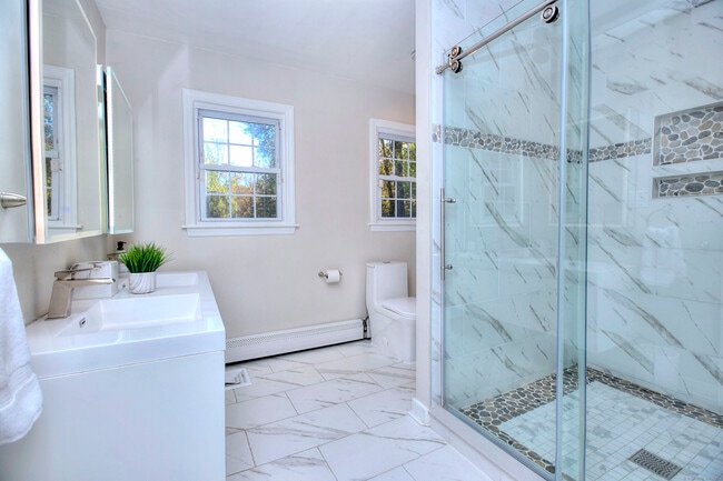 Building Photo - 19 Woodchuck Ct