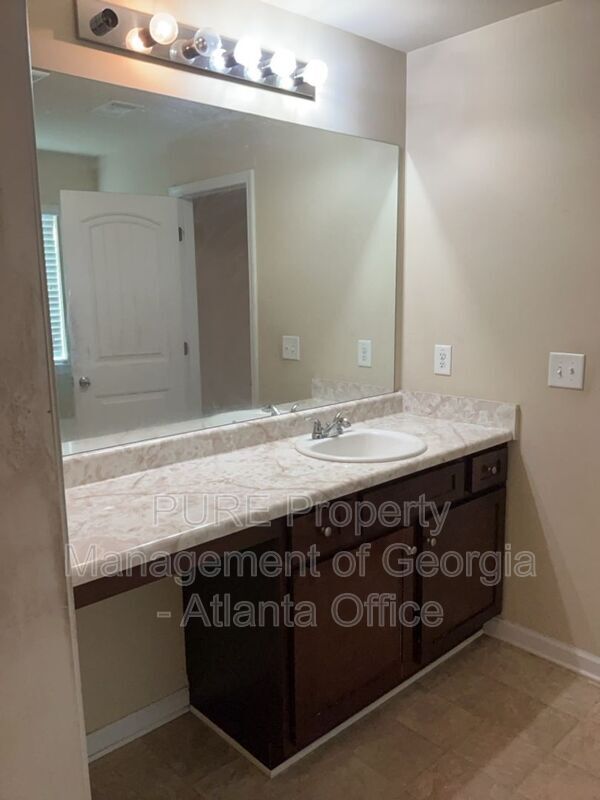 Building Photo - 400 Brookwood Crossing