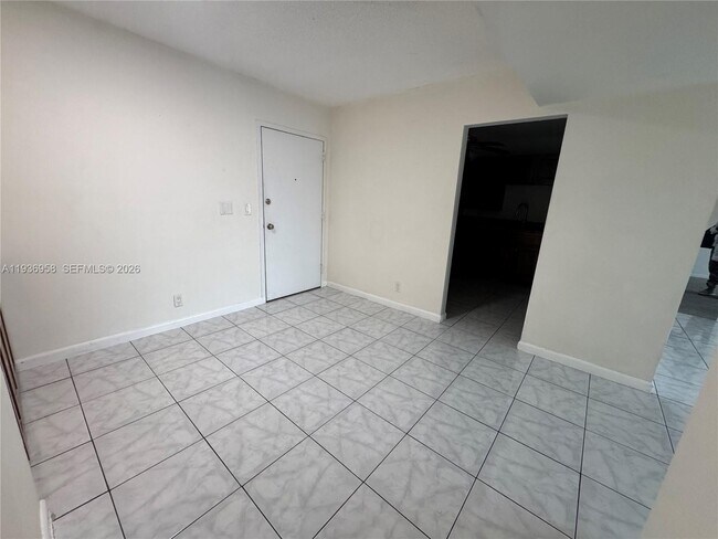 Building Photo - 2821 N Miami Beach Blvd