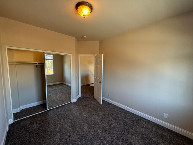 Building Photo - $4795 - Beautiful 5 Bedroom 3 Bath Home wi...