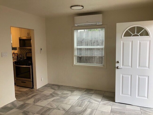 Building Photo - 1421 Florence Ln