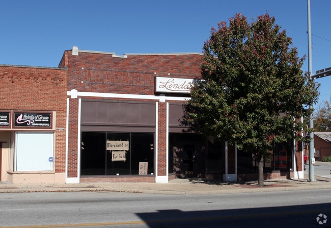 Building Photo - The Lofts on Broadway