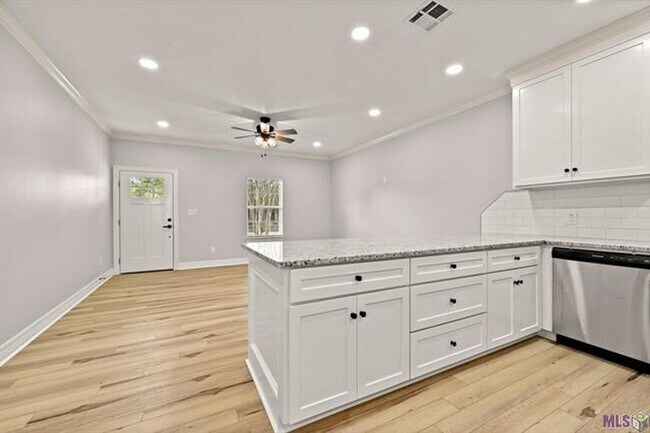 Building Photo - 13411 Country Meadow Ave