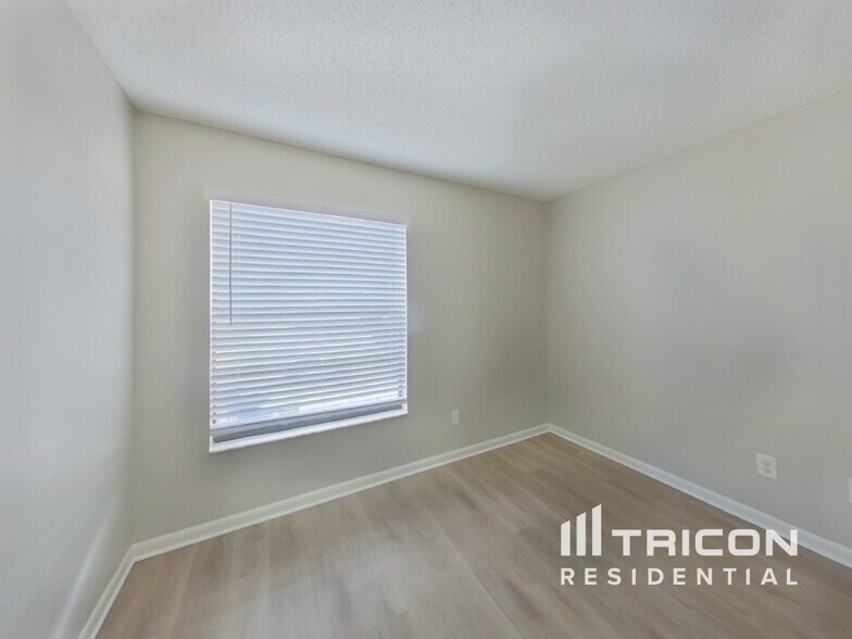 Building Photo - 4715 Grove Point Dr