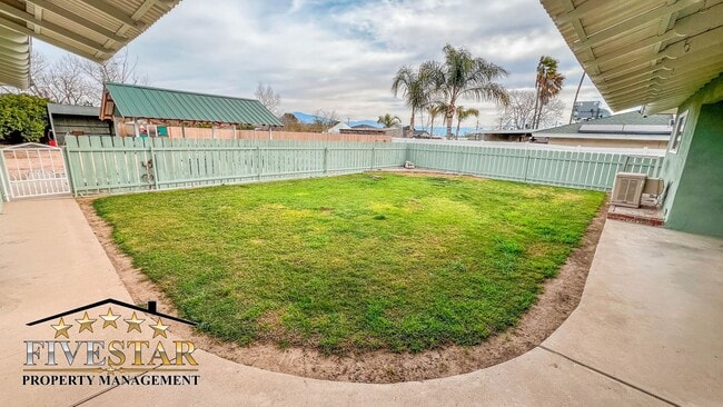 Building Photo - 709 Park Dr
