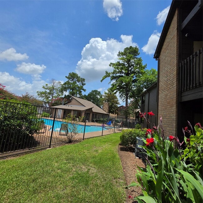 Building Photo - 12755 Mill Ridge Dr