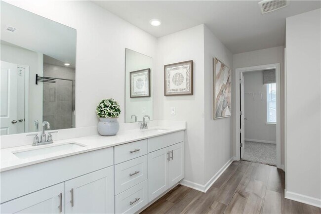 Building Photo - 607 Runnel Dr