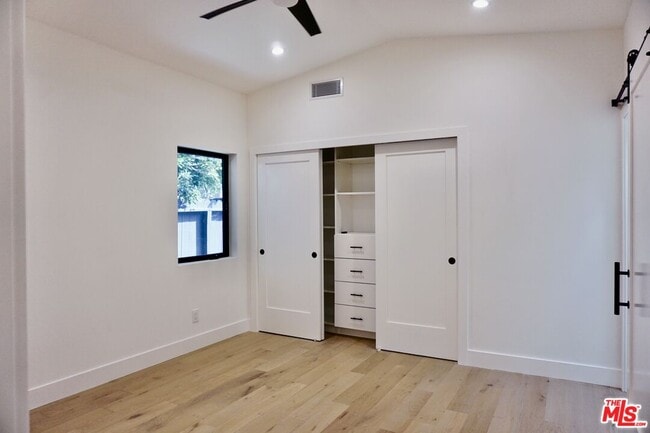 Building Photo - 2668 Greenfield Ave