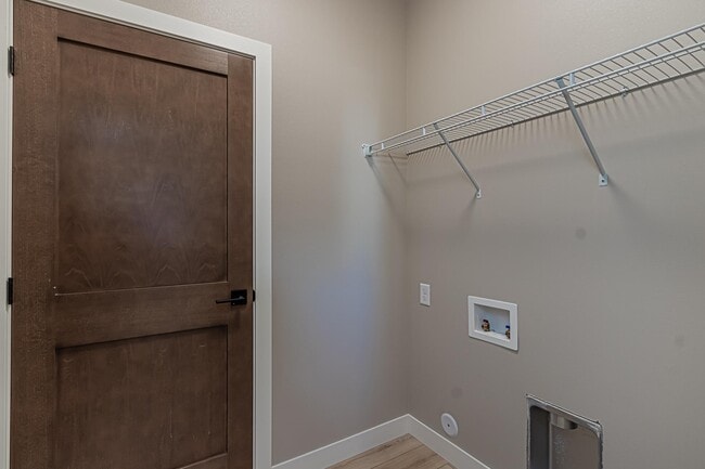 Building Photo - 5846 James Dr W