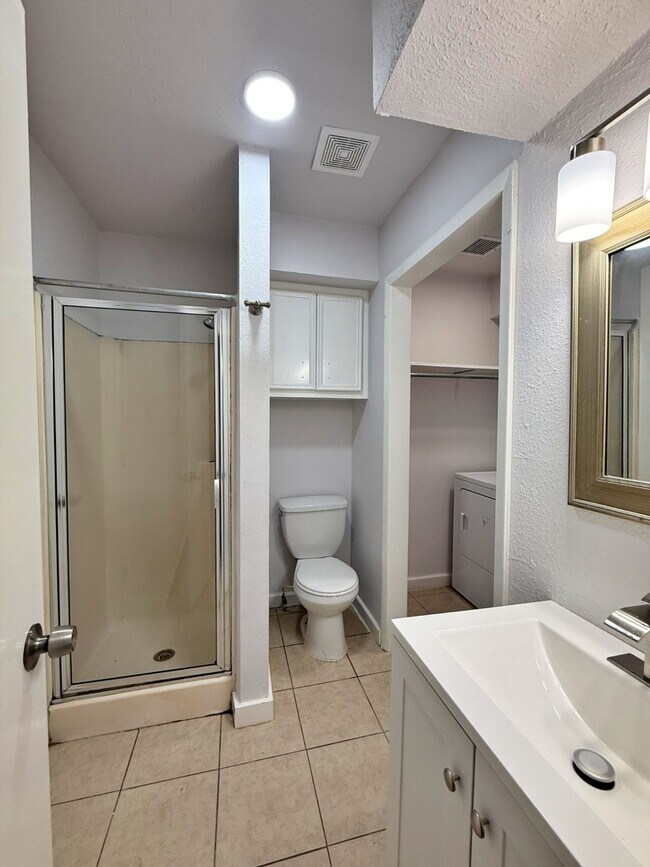 Building Photo - 9221 Vogue Ln