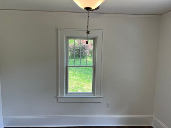 Building Photo - "Character Revived" Etowah Home and Guest House