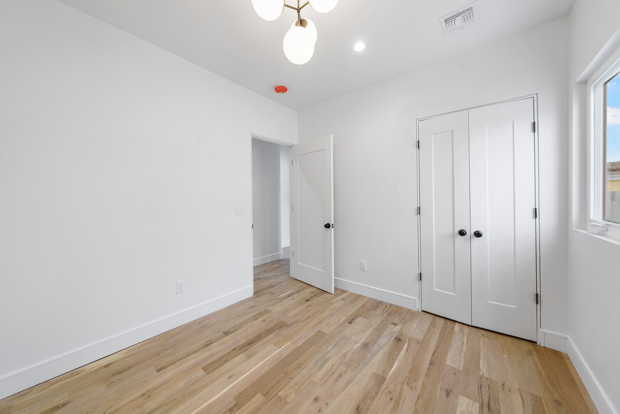 Building Photo - 114 Center St