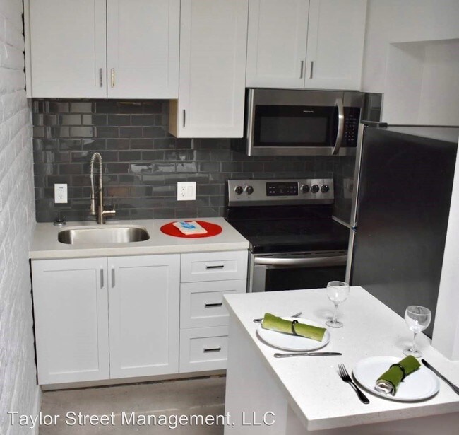 Building Photo - 328 E Willetta St