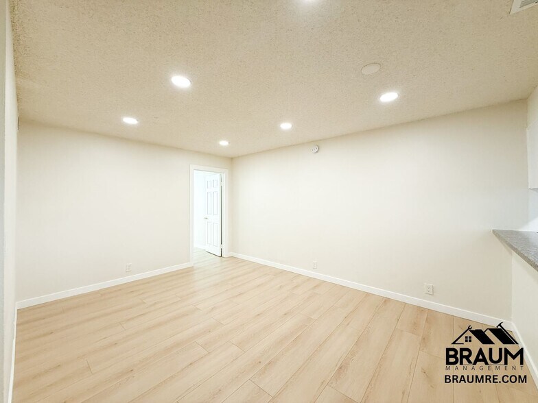 Building Photo - 4638 Tilden Ave