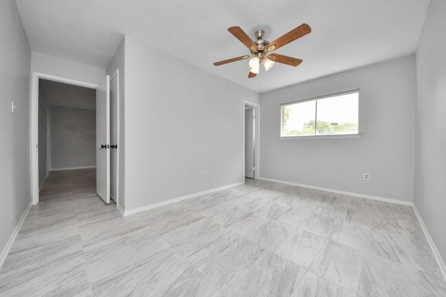 Building Photo - 4830 Ridgestone St