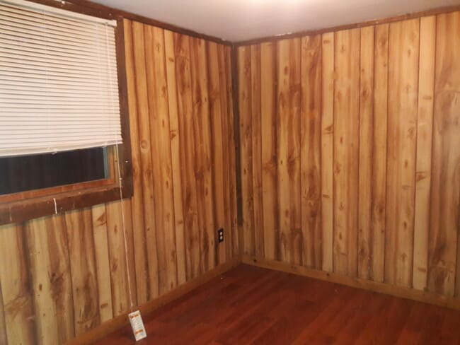 Building Photo - 4900 Parkview Dr