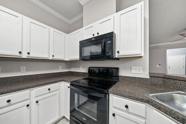 Building Photo - 8341 Hollister Hills Dr