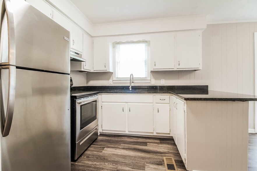 Building Photo - 14 Crofton Dr