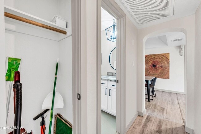 Building Photo - 8787 E Mountain View Rd